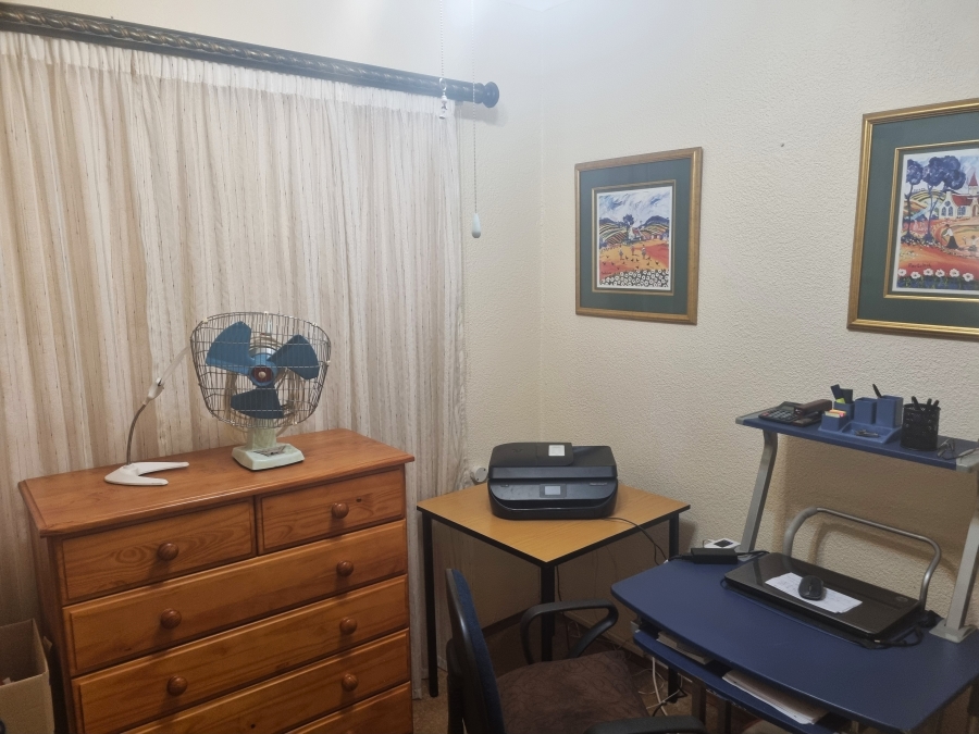 4 Bedroom Property for Sale in Geelhoutpark North West